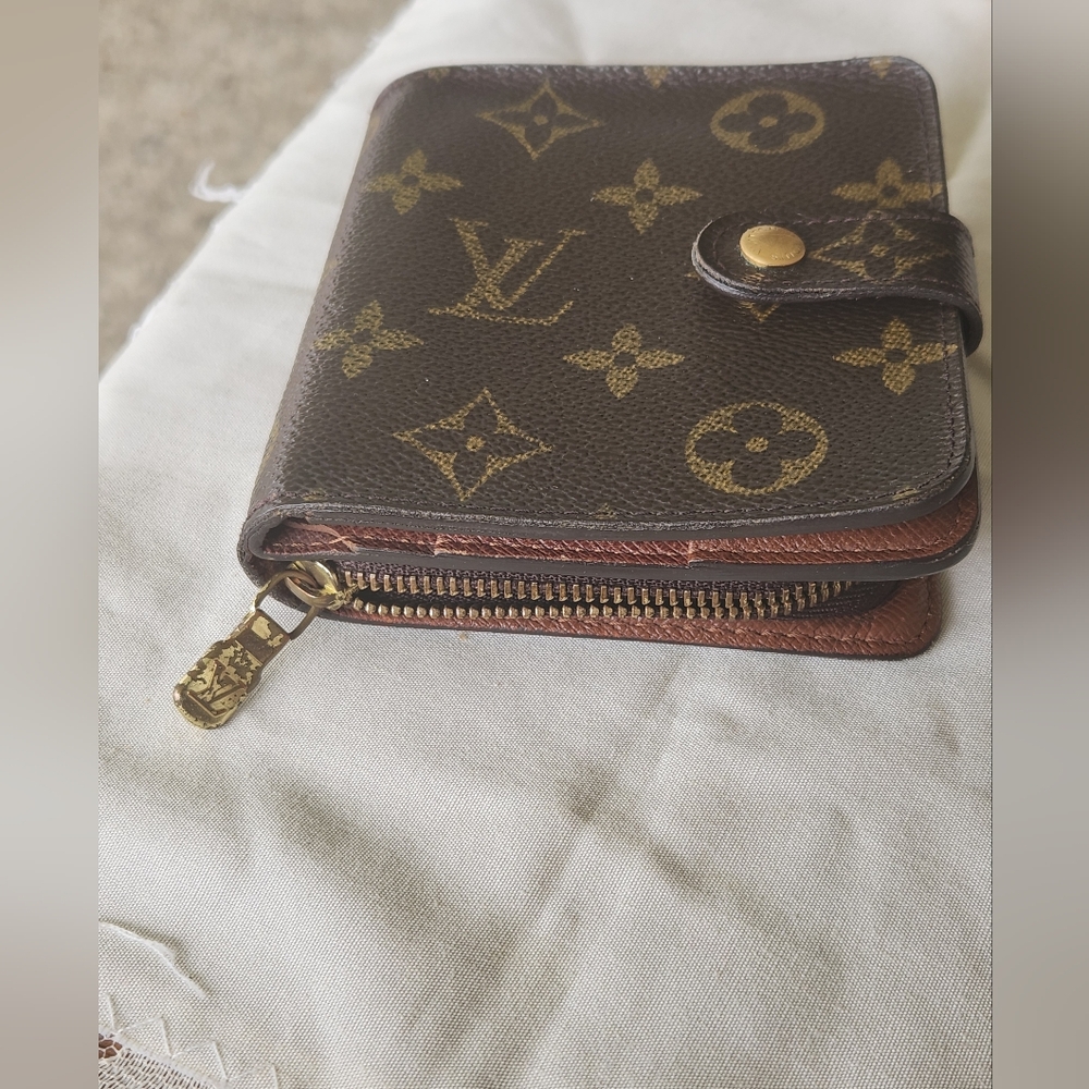 Louis Vuitton Compact  Monogram Wallet - Picture 5 of 5